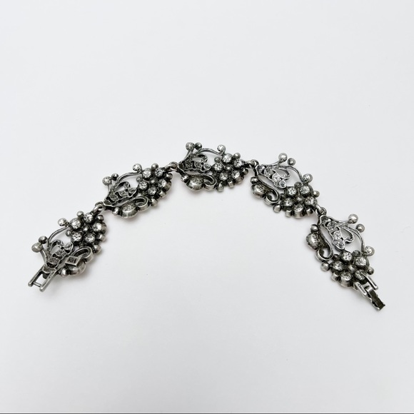 V&A Victoria & Albert Museum Signed Pink AB Crystal Floral Scroll Link Bracelet - Picture 5 of 8